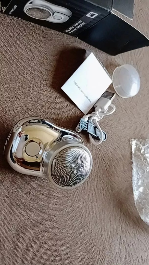 Afeitadora portátil con accesorios